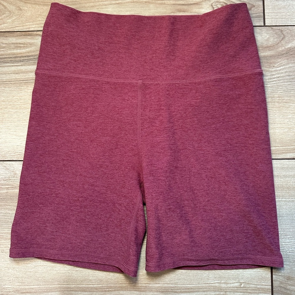 Vuori Clean Elevation Shorty in color brick Size:M